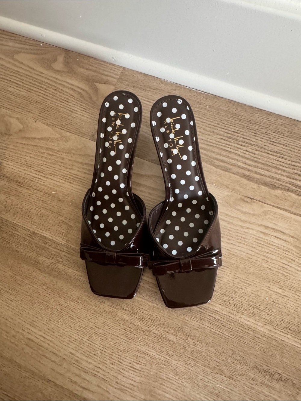 Nicole Miller Dark Brown Patent Sandals with Polka Dot Insole size 9